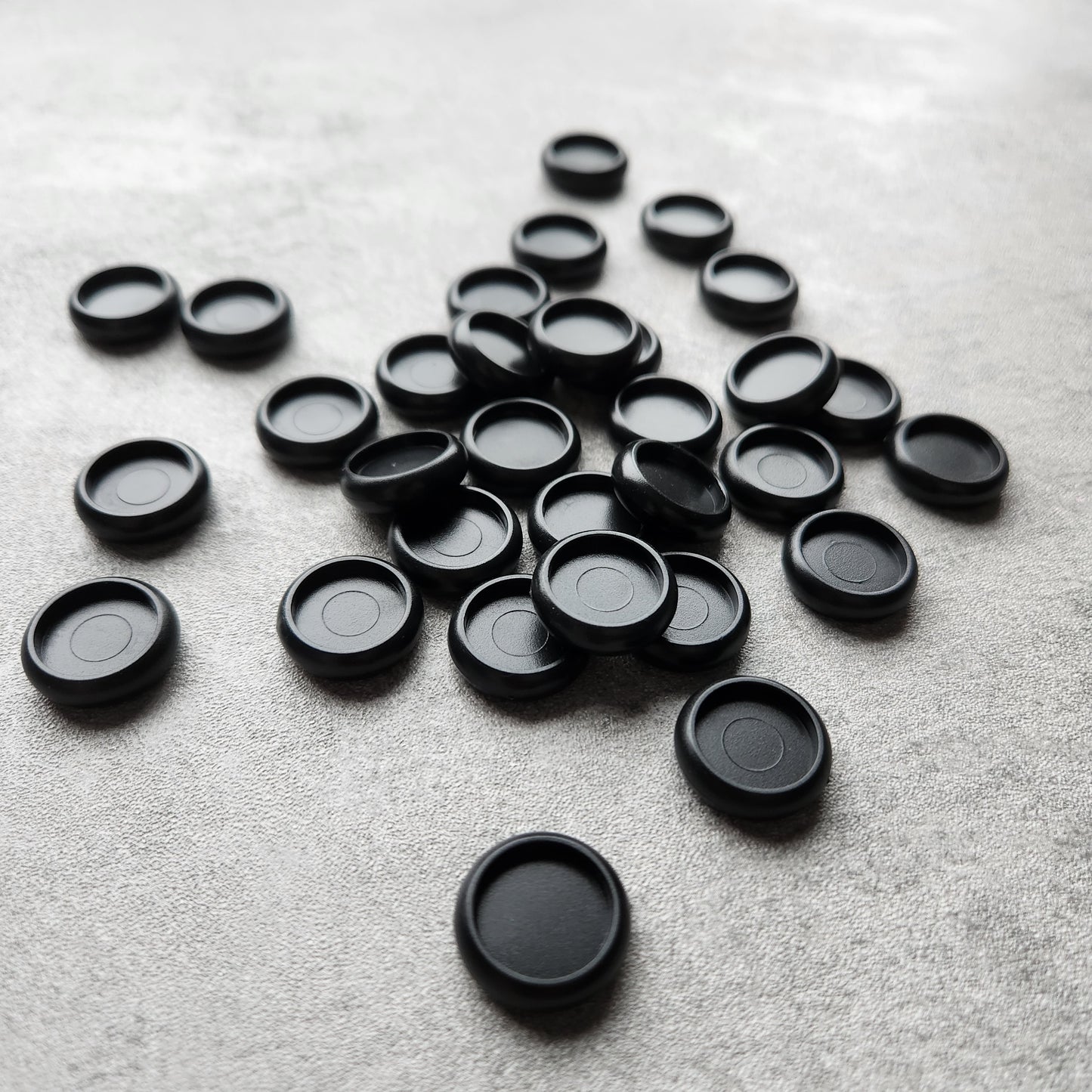 18mm plastic disc, black