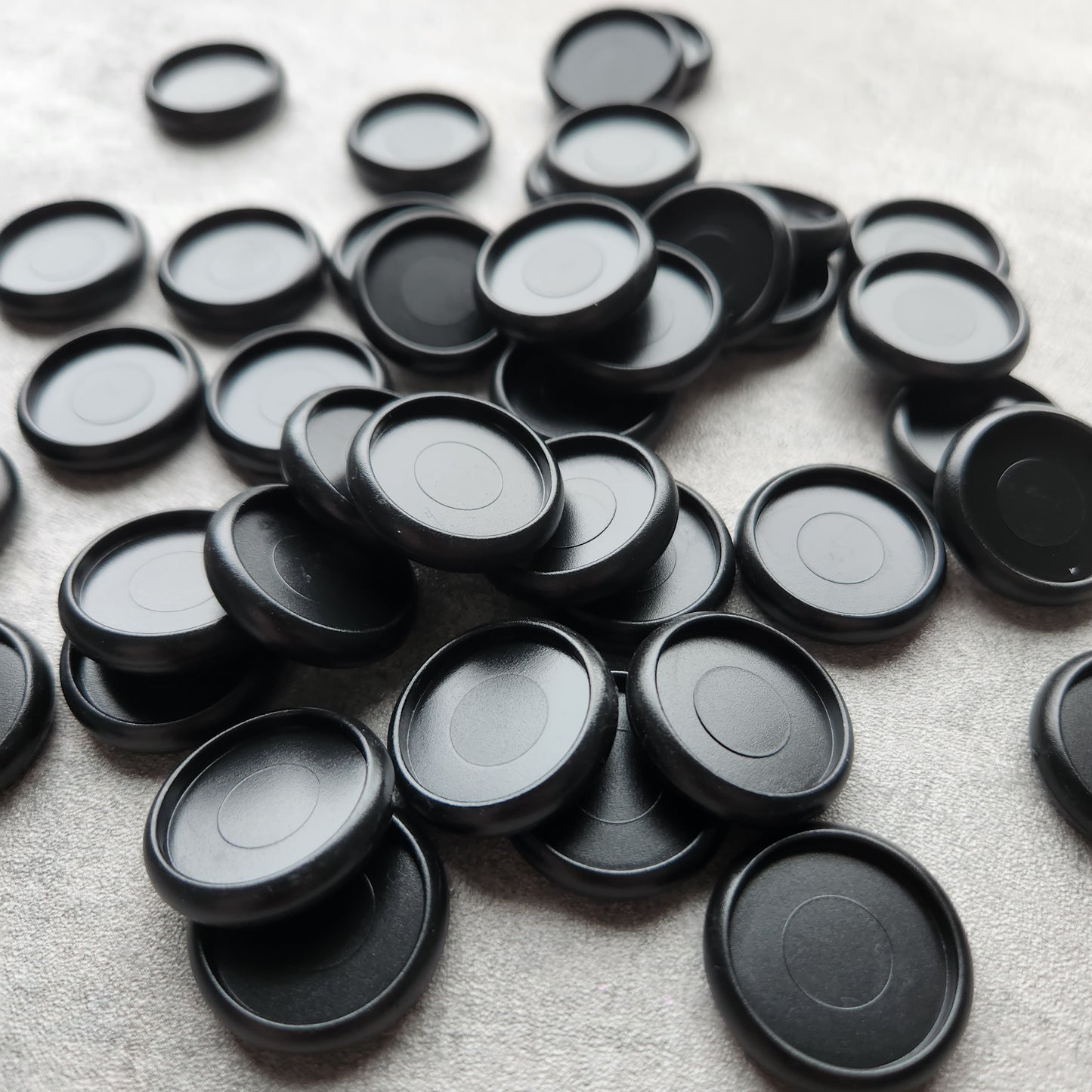 24mm plastic disc, black