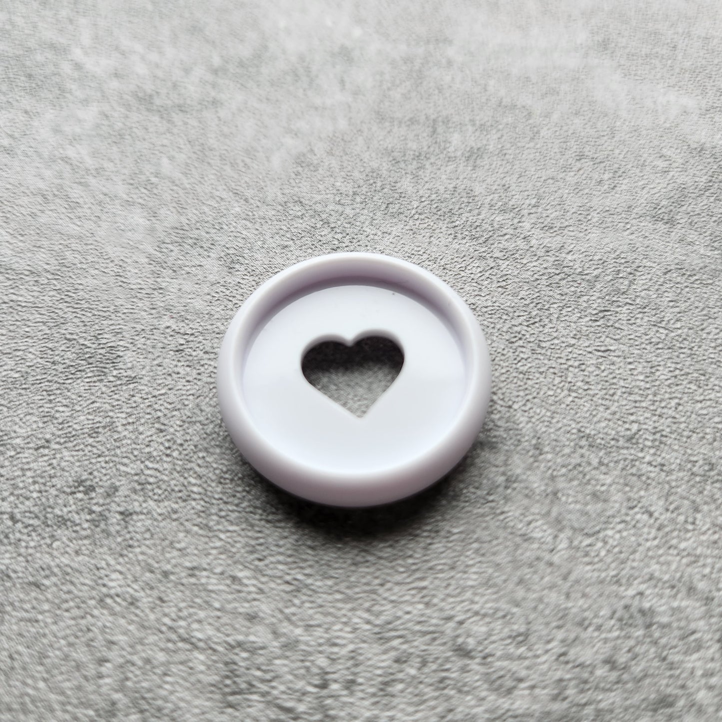 24mm plastic disc, white with heart