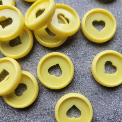 24mm plastic disc, yellow with heart