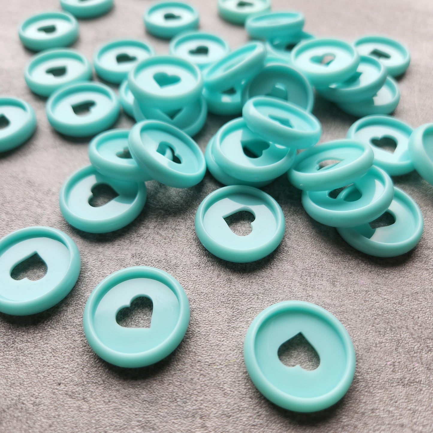 24mm plastic disc, blue with heart