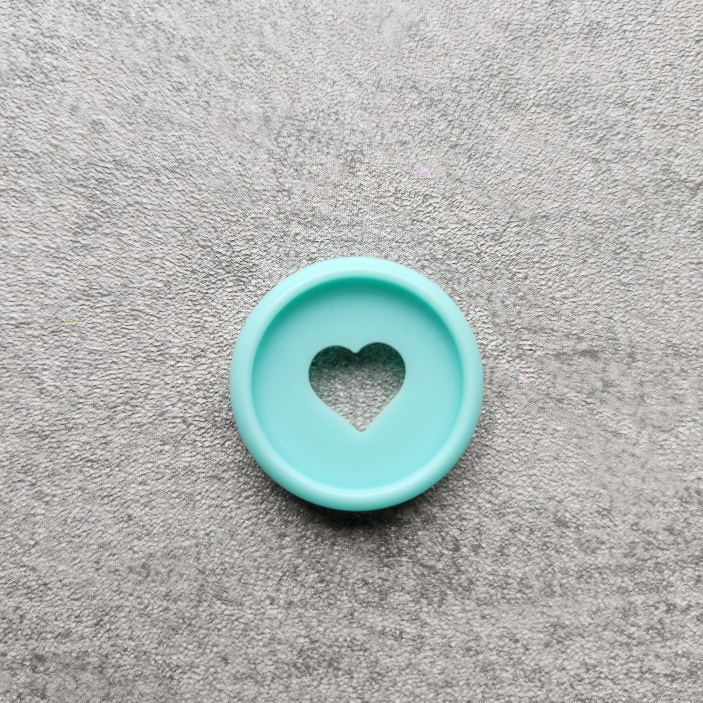 24mm plastic disc, blue with heart