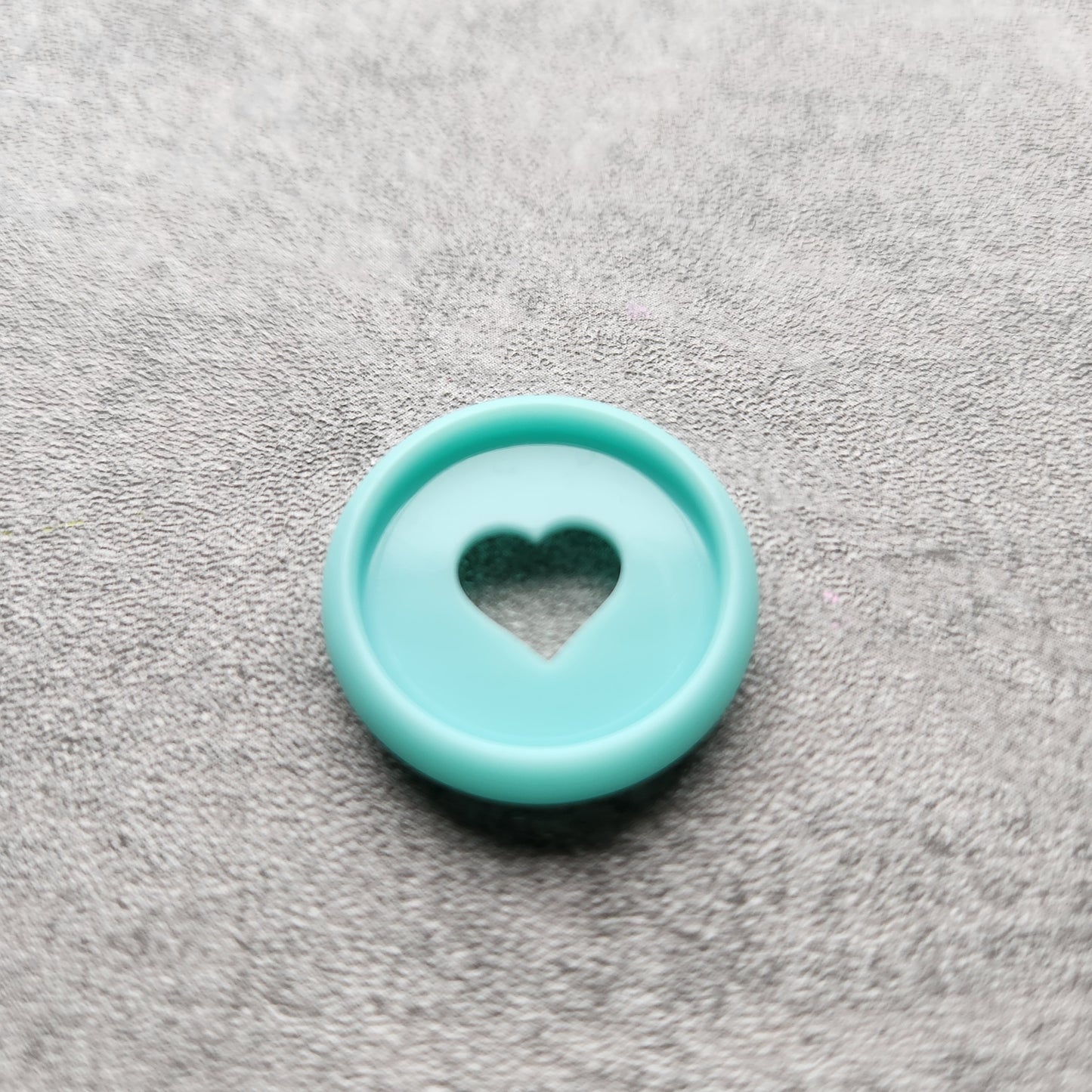 24mm plastic disc, blue with heart