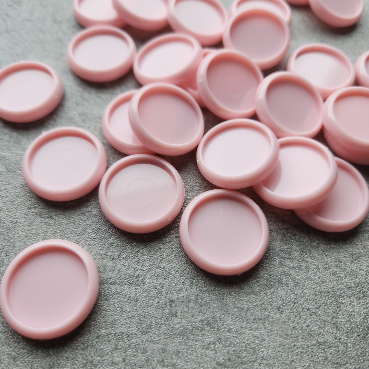 24mm plastic disc, light pink