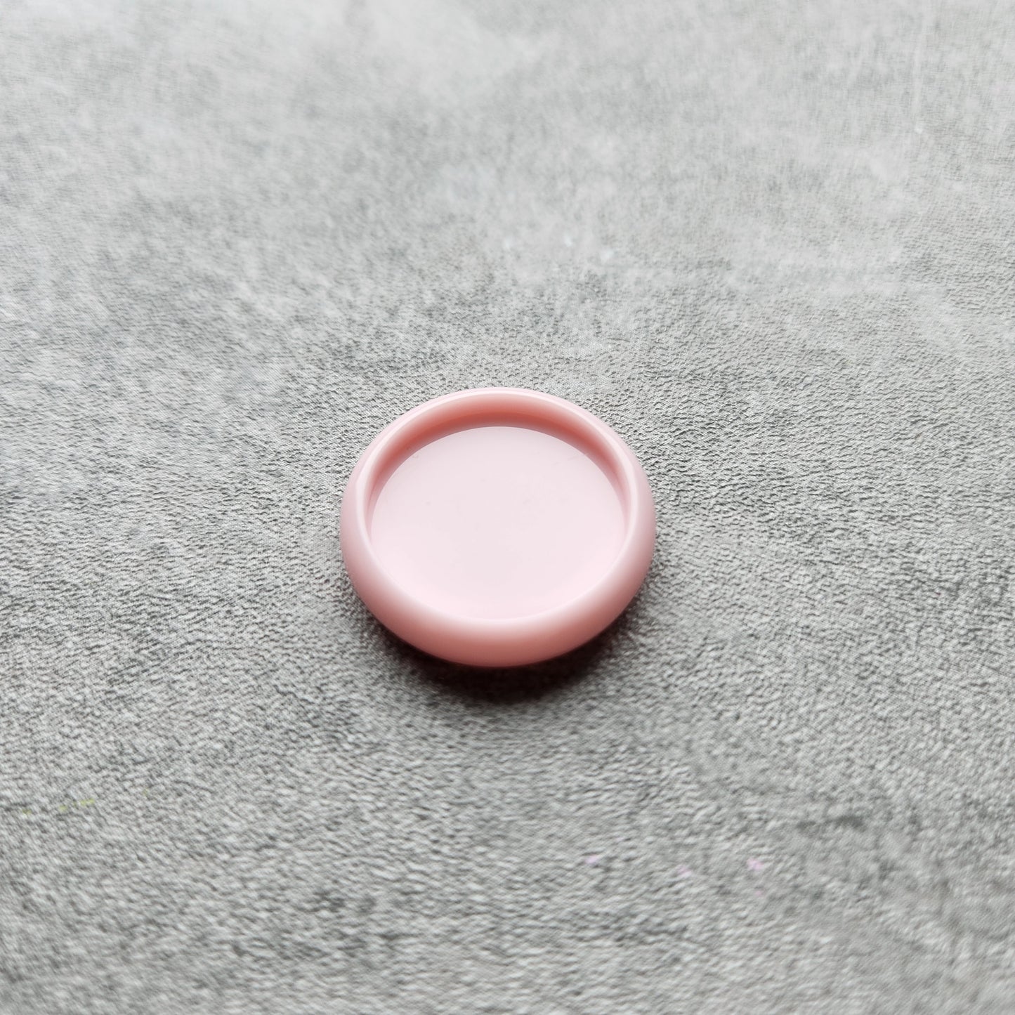 24mm plastic disc, light pink