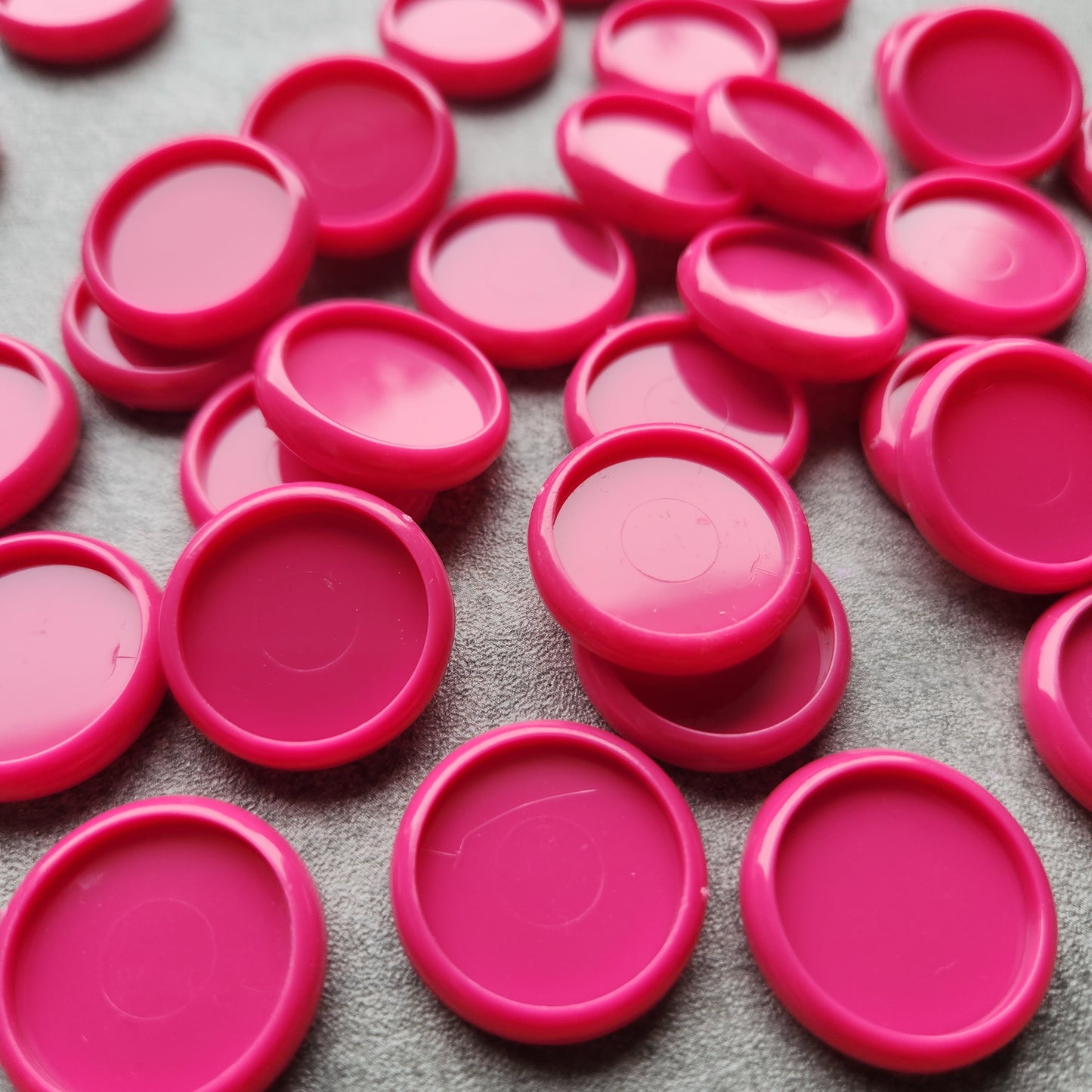 24mm plastic disc, hot pink