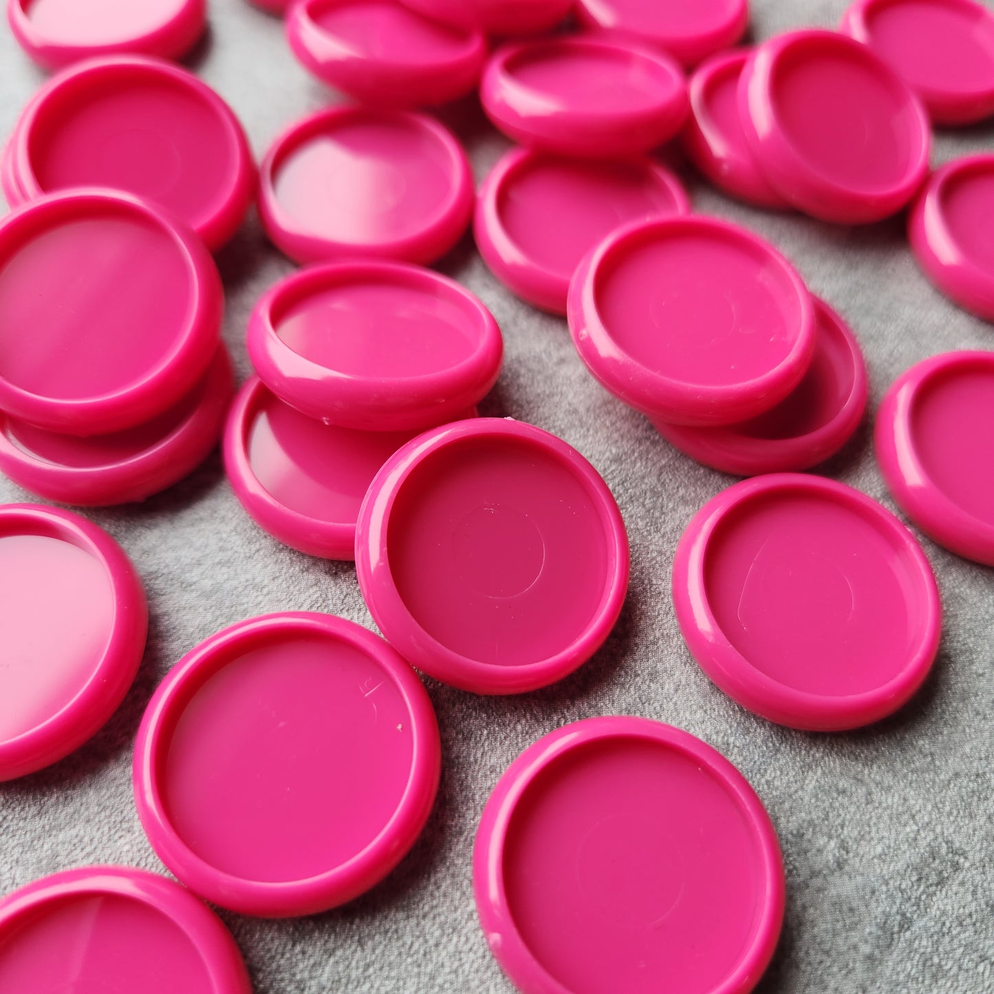 24mm plastic disc, hot pink