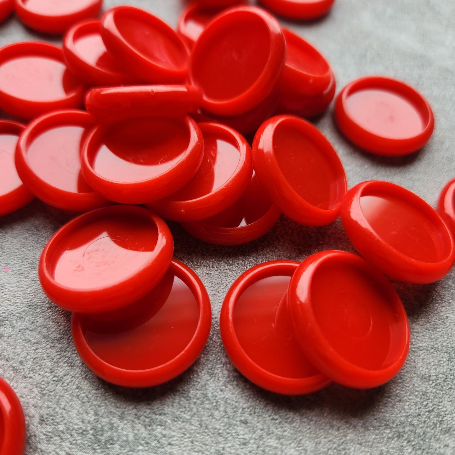 24mm plastic disc, red