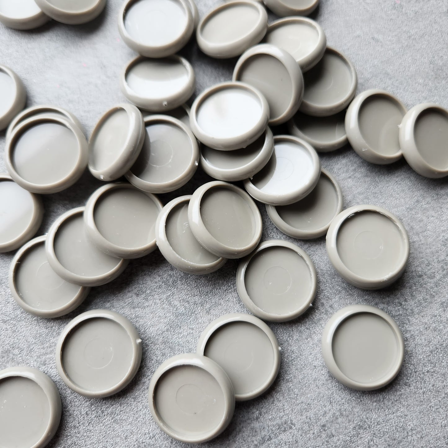 24mm plastic disc, grey