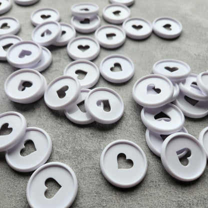 32mm plastic disc, white with heart