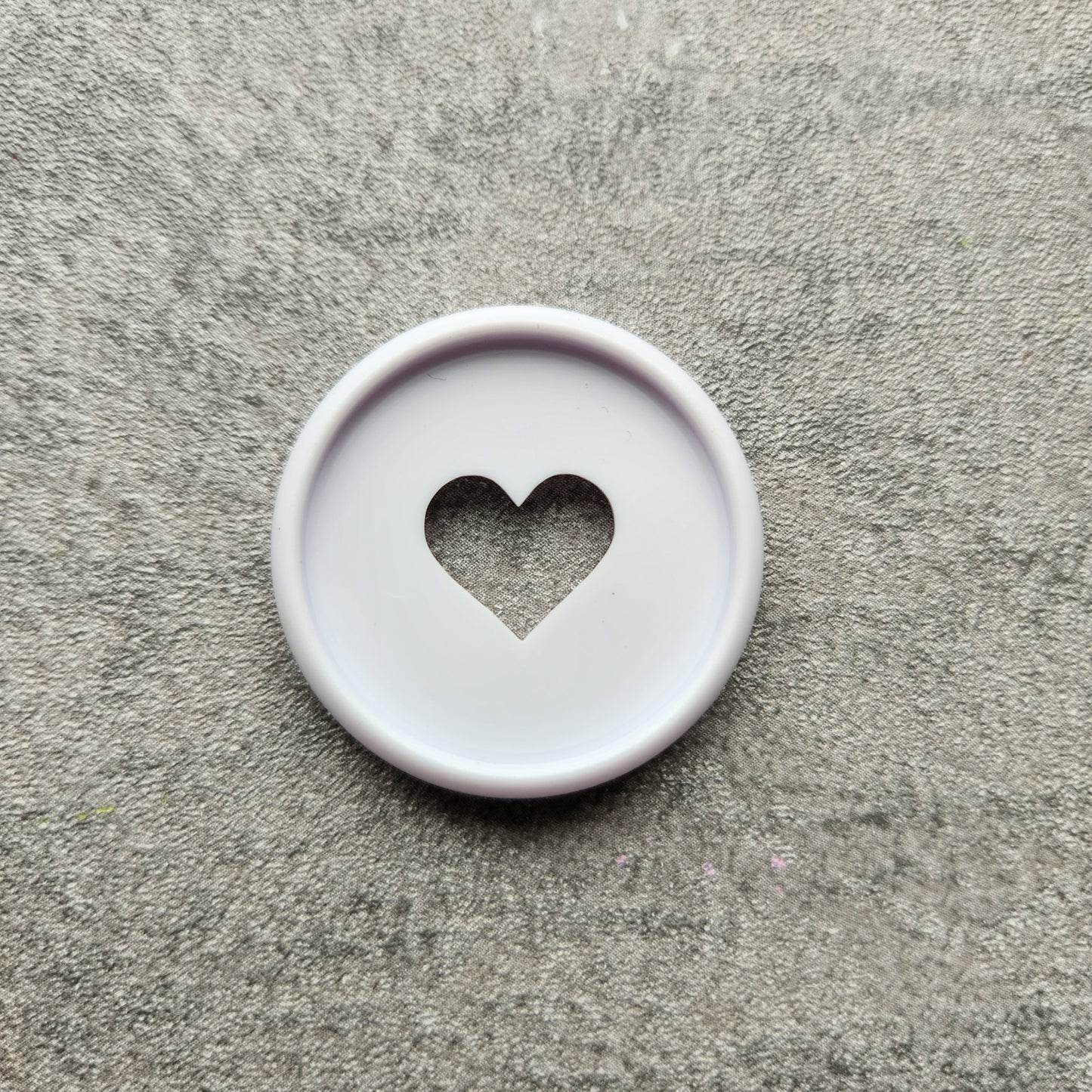 32mm plastic disc, white with heart