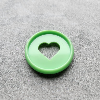 32mm plastic disc, green with heart