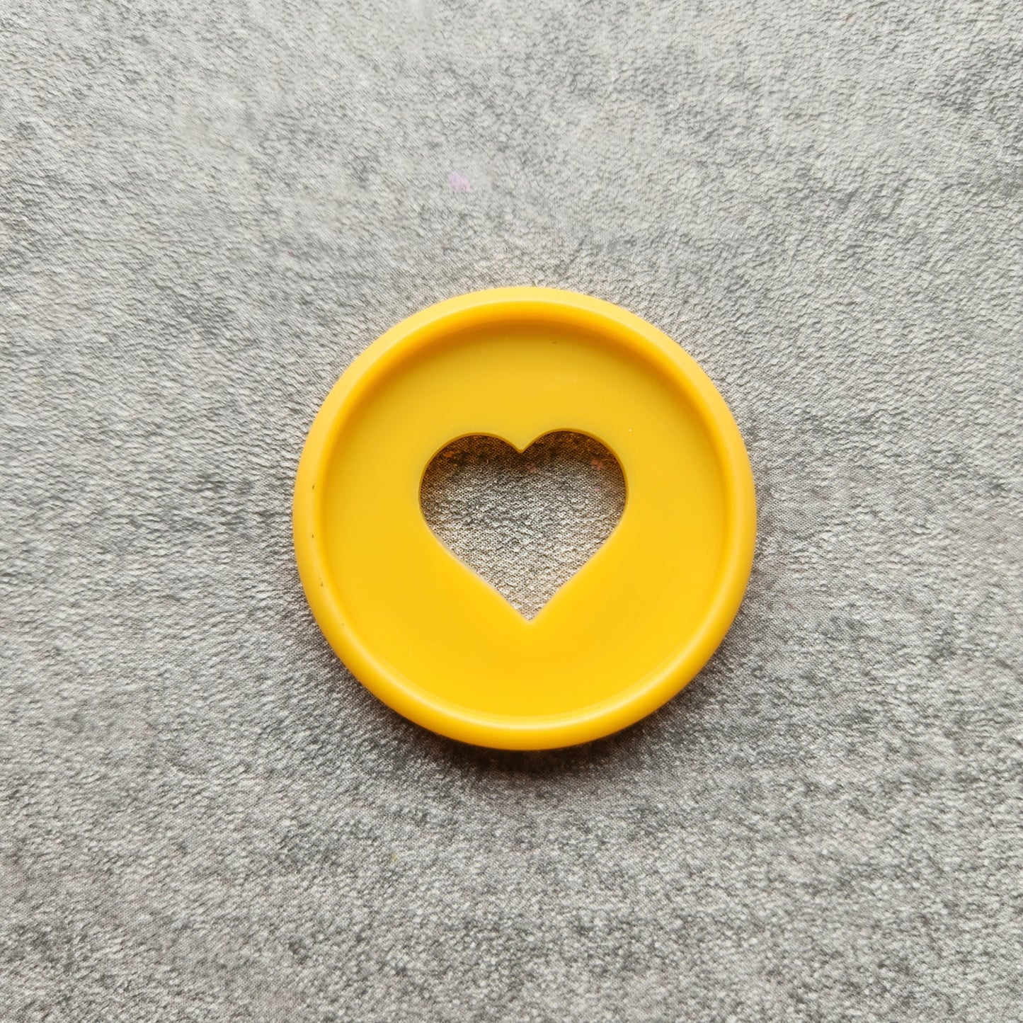 32mm plastic disc, orange with heart