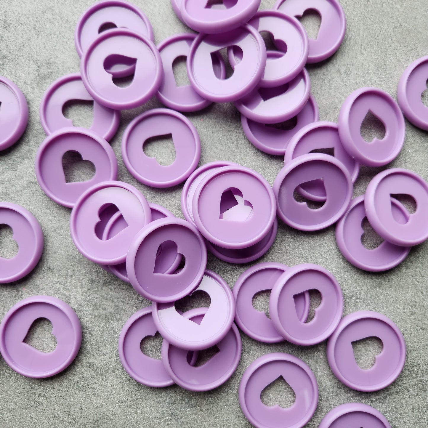 24mm plastic disc, purple with heart