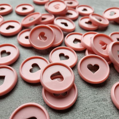 32mm plastic disc, pink with heart