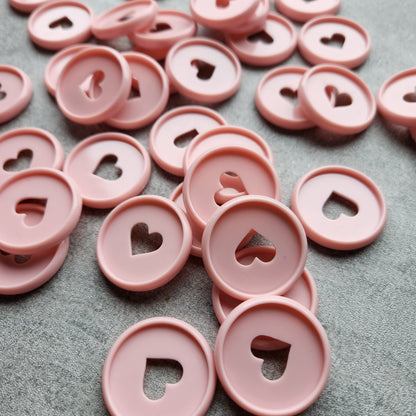 32mm plastic disc, pink with heart