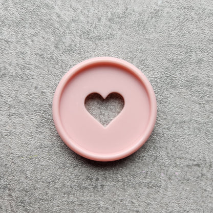 32mm plastic disc, pink with heart