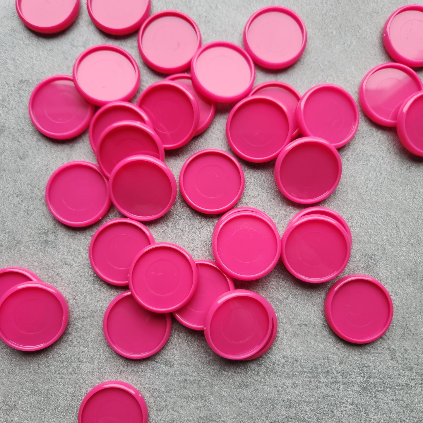 32mm plastic disc, hot pink