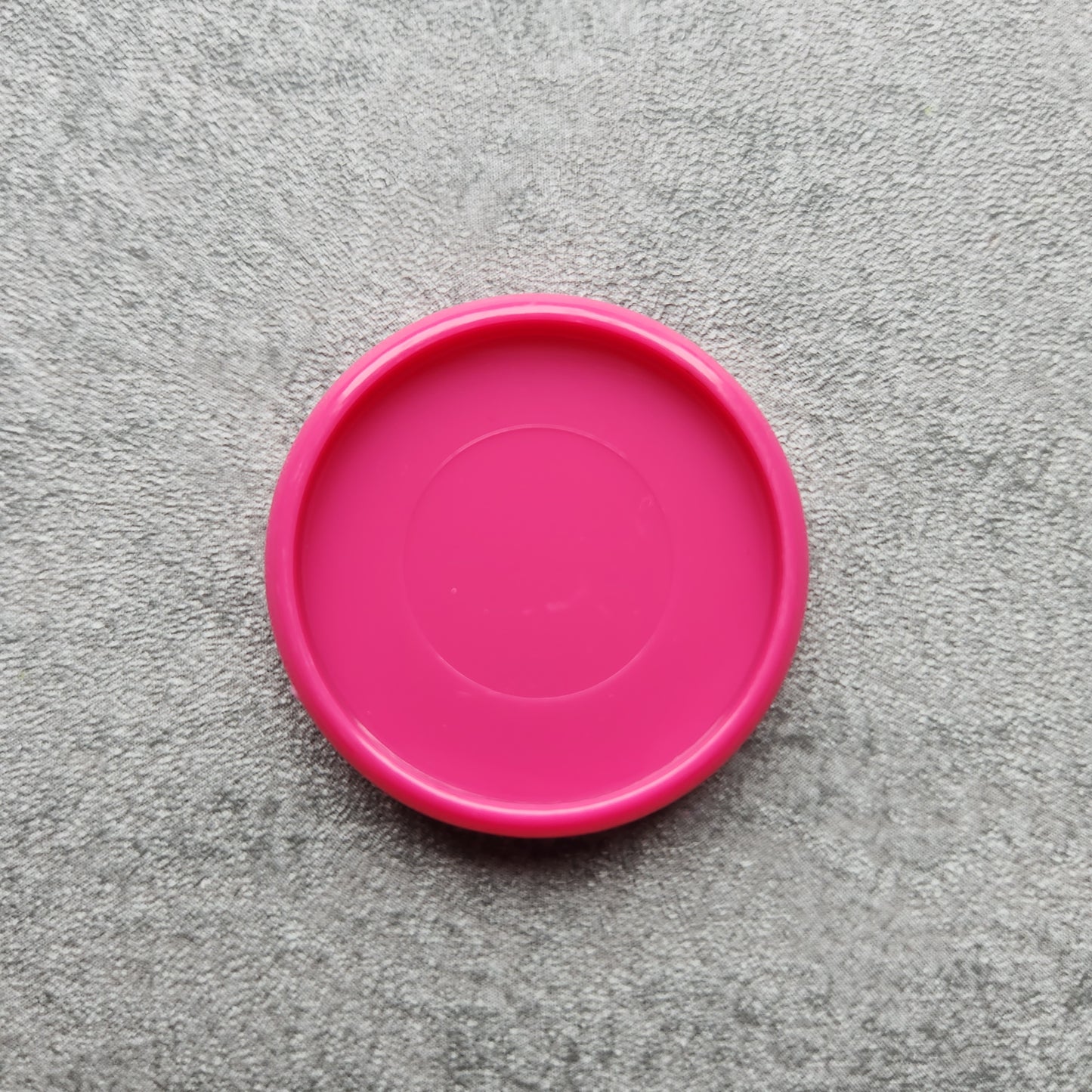 32mm plastic disc, hot pink