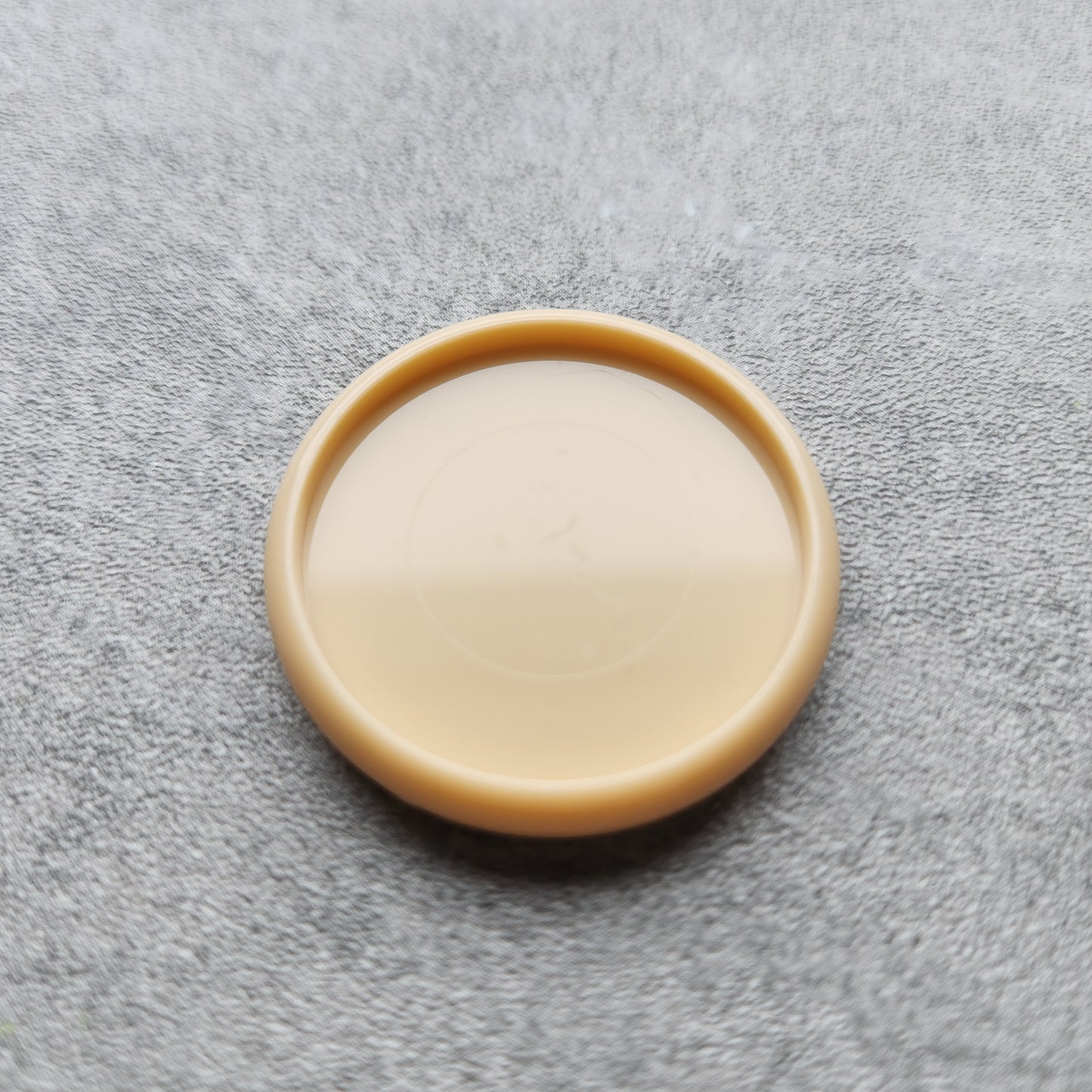 32mm plastic disc, beige